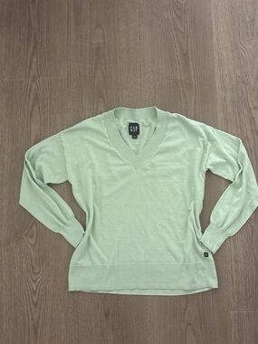 GAP light green V-Neck Pullover size XS